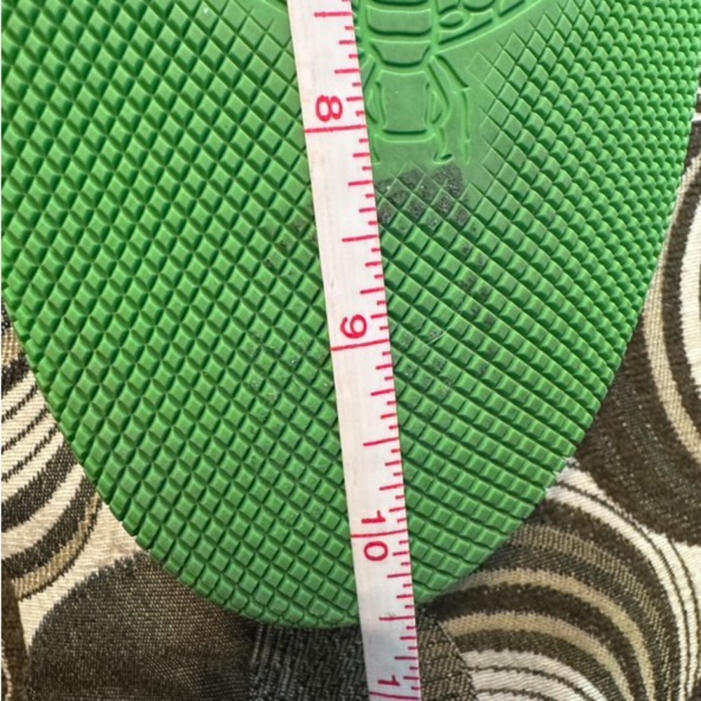 Gucci GG Supreme Basket Sneakers - Picture 15 of 15